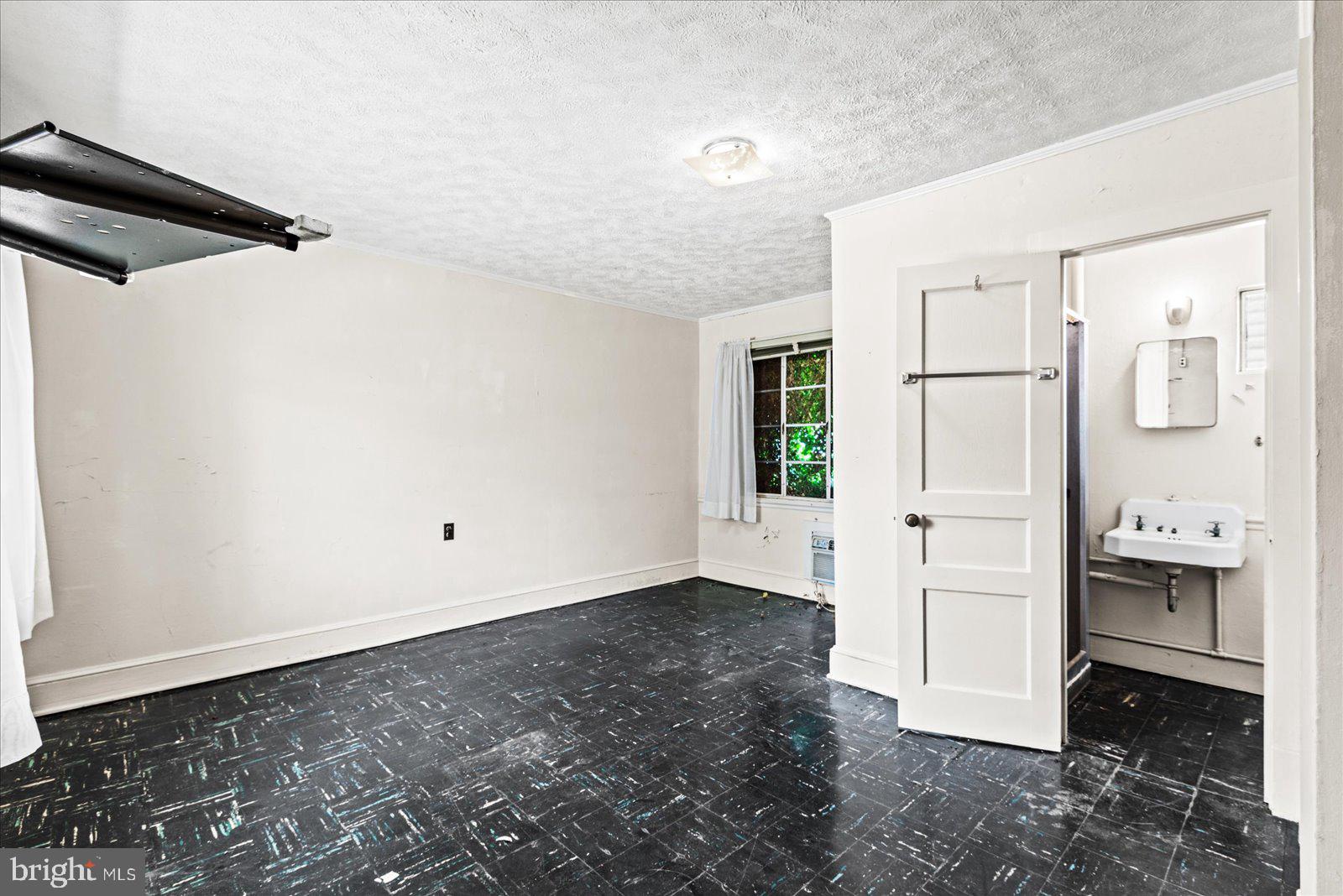 11 IRVING AVENUE N