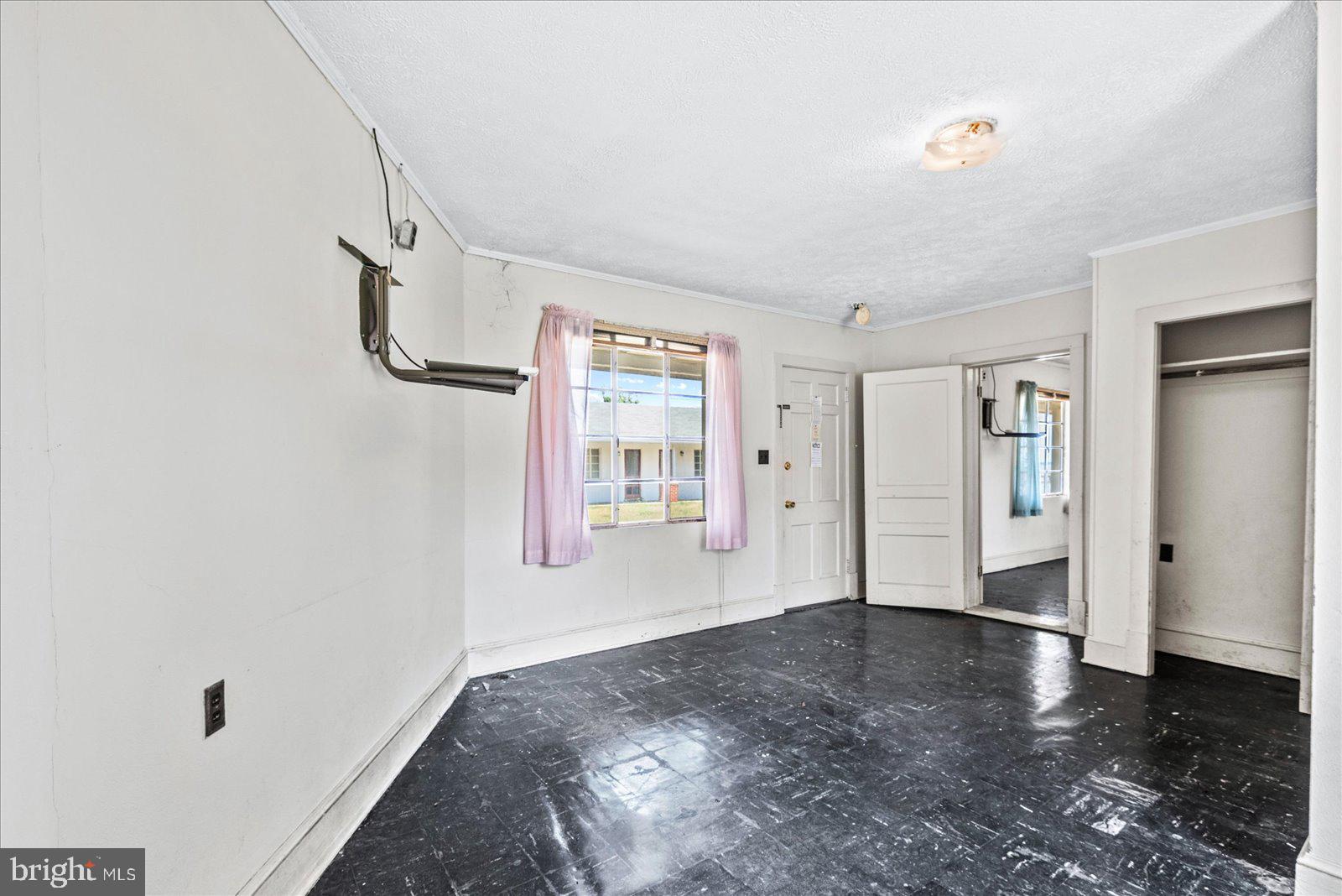 11 IRVING AVENUE N
