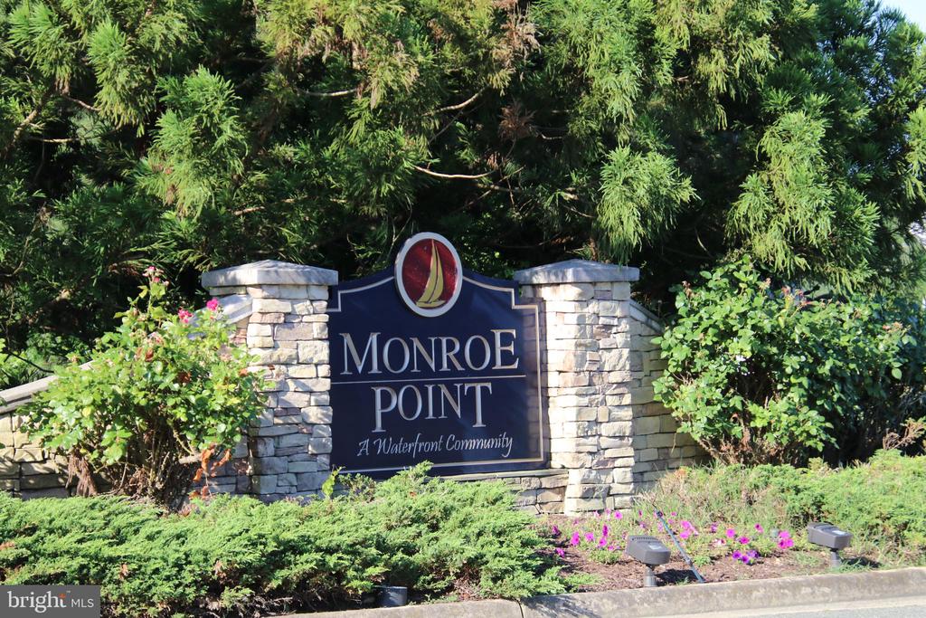 414 MONROE POINT