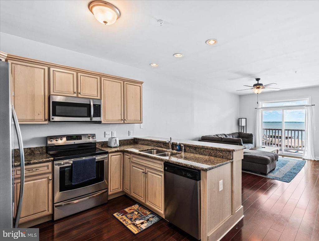 103 IRVING AVENUE N 403