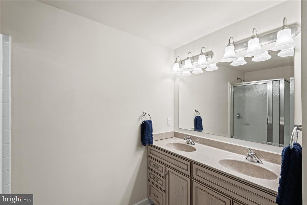103 IRVING AVENUE N 403