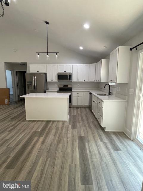350 LAKEVIEW DR