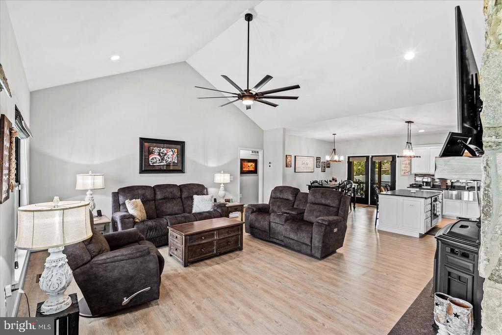 1219 IRVING AVE