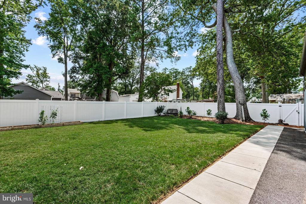 1219 IRVING AVE