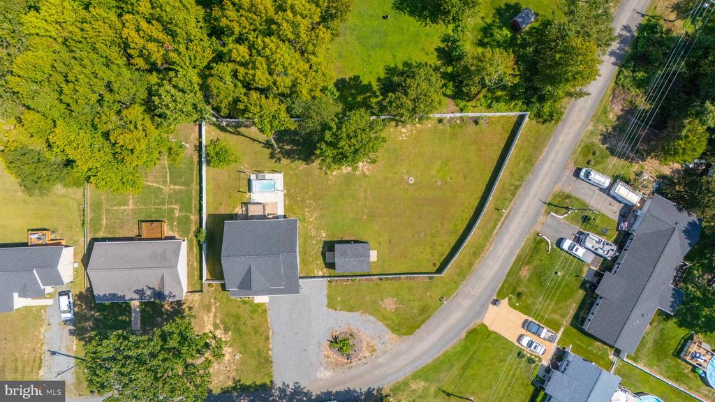 121 LAKEVIEW DRIVE