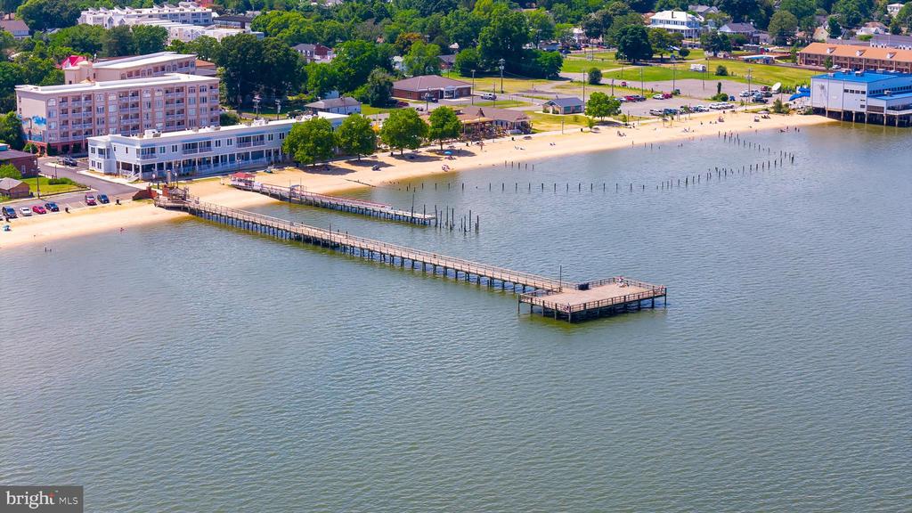 121 LAKEVIEW DRIVE