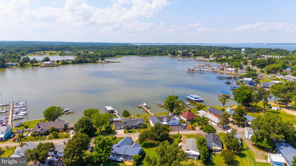 121 LAKEVIEW DRIVE