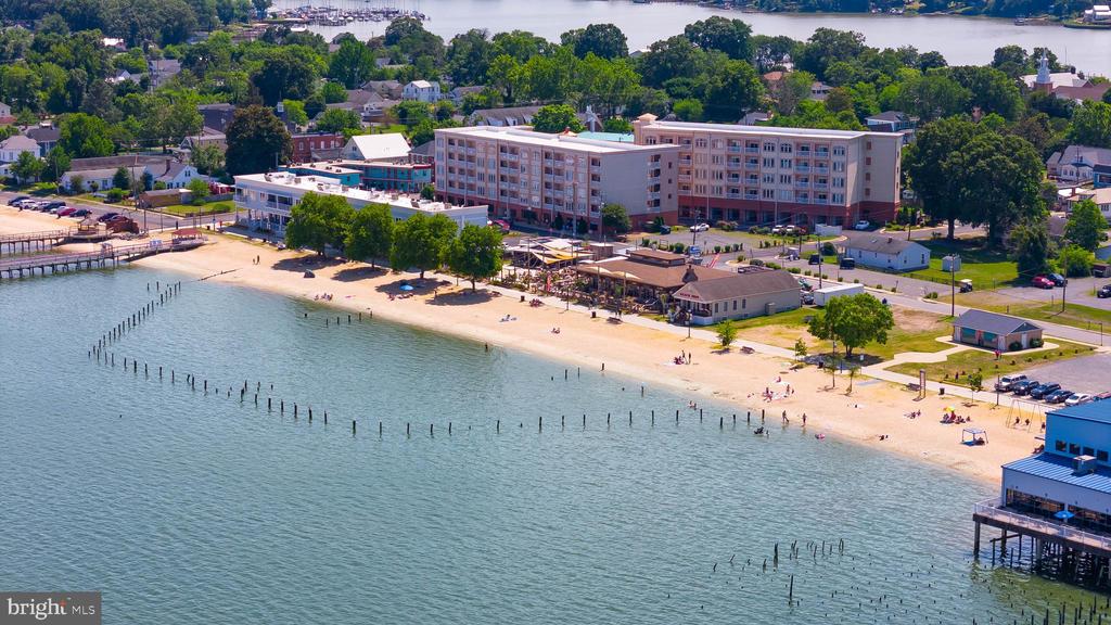 121 LAKEVIEW DRIVE