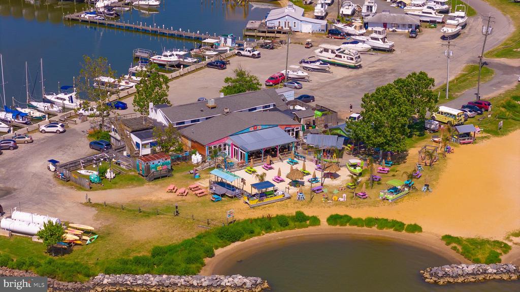 121 LAKEVIEW DRIVE