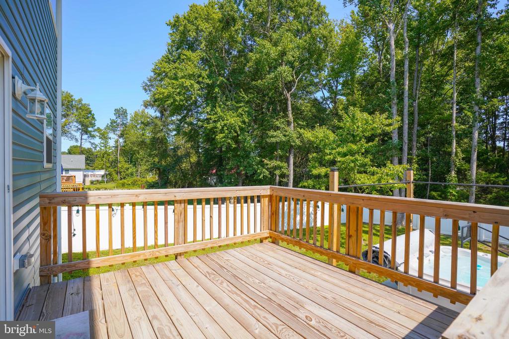 121 LAKEVIEW DRIVE