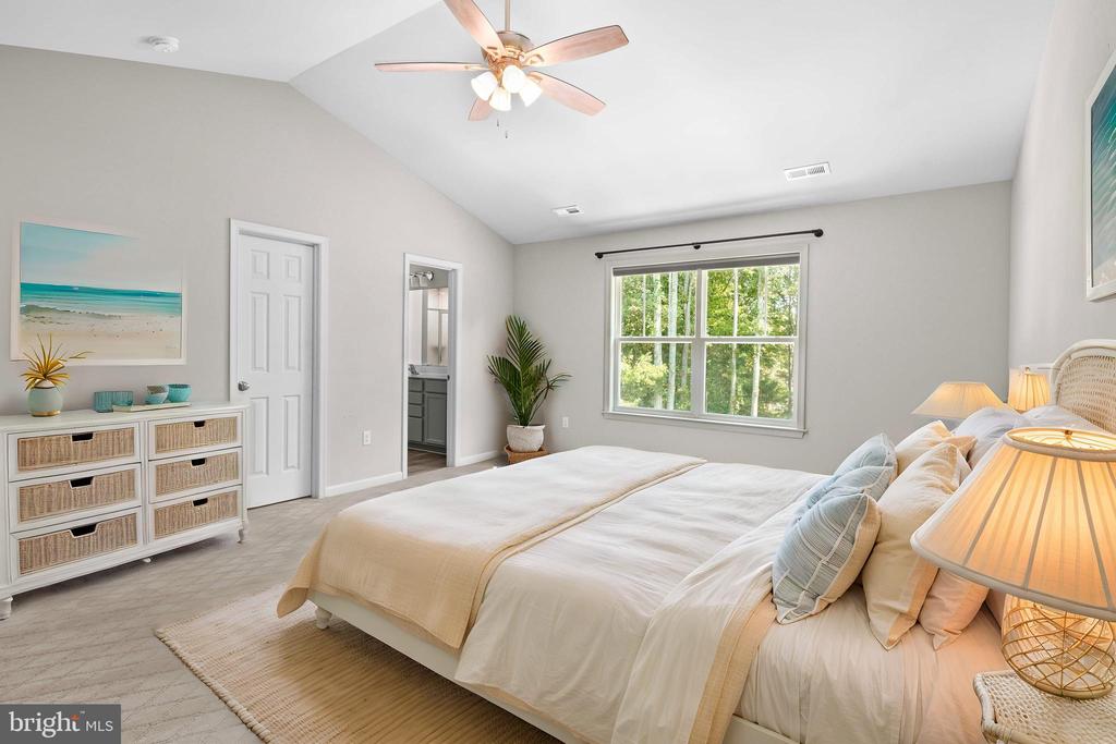 121 LAKEVIEW DRIVE