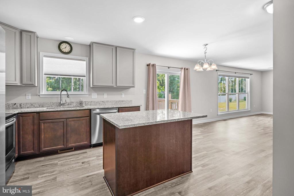 121 LAKEVIEW DRIVE