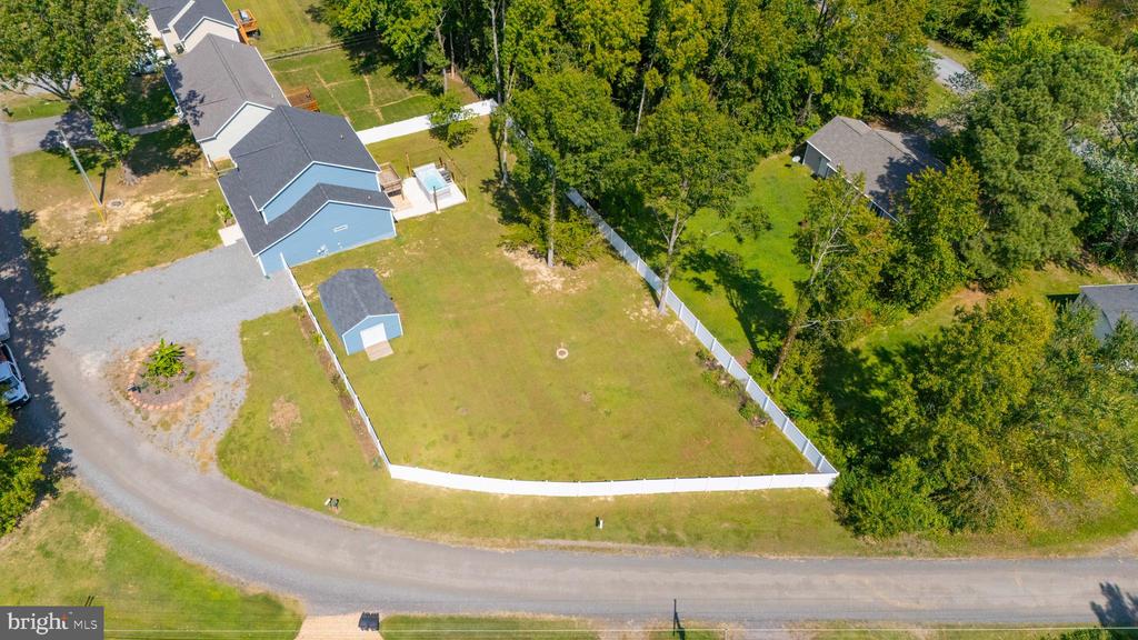 121 LAKEVIEW DRIVE