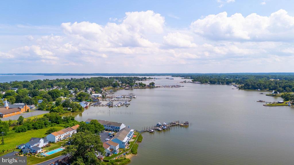 121 LAKEVIEW DRIVE