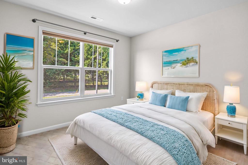 121 LAKEVIEW DRIVE