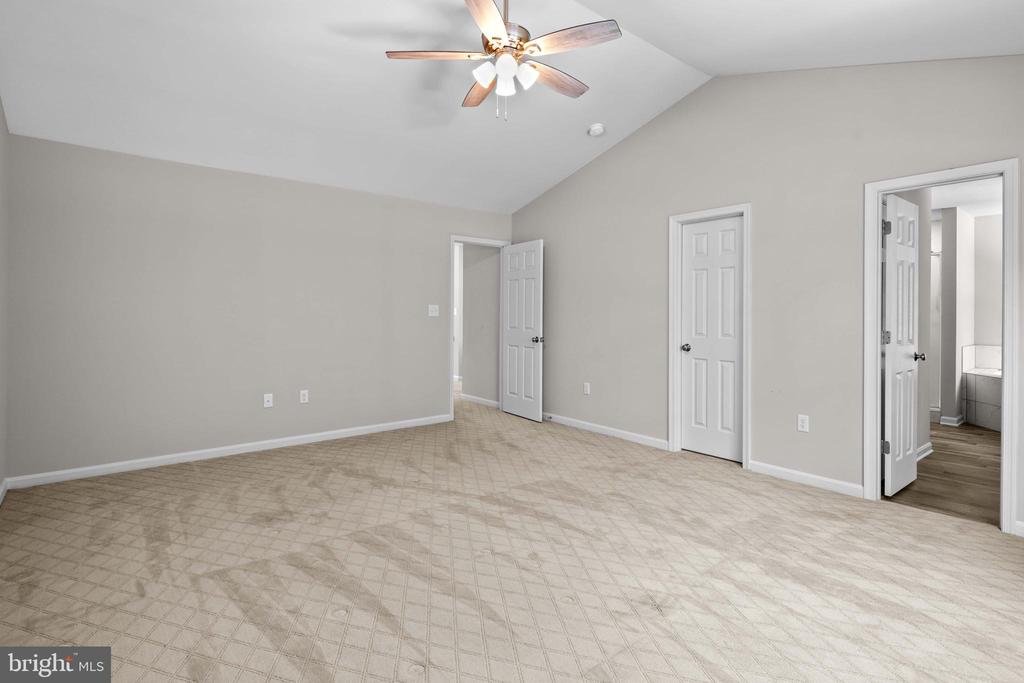 121 LAKEVIEW DRIVE