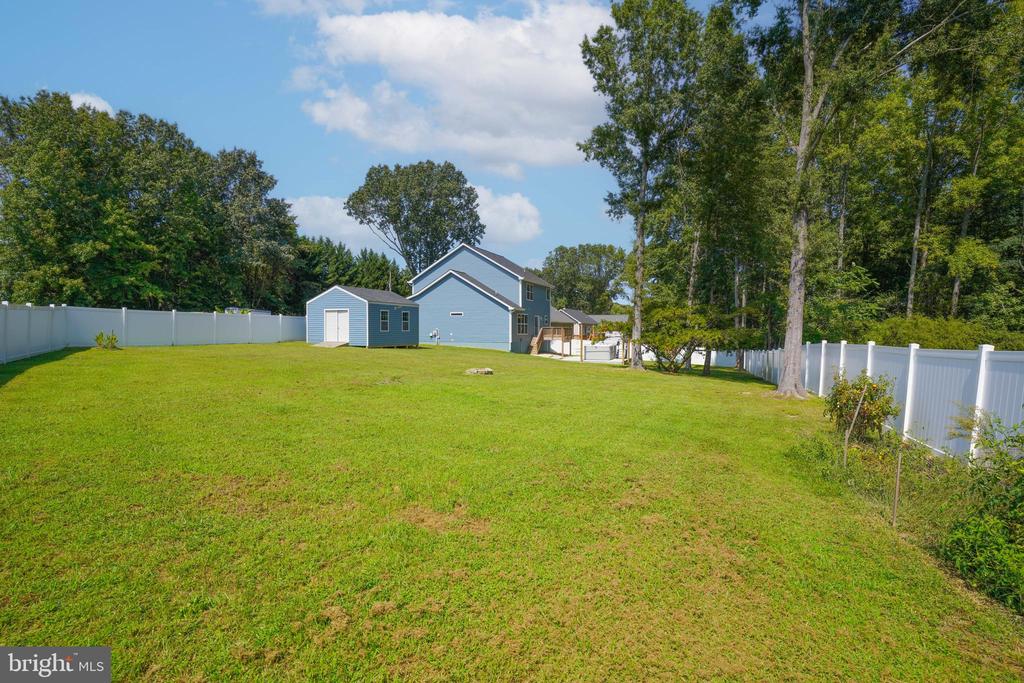 121 LAKEVIEW DRIVE
