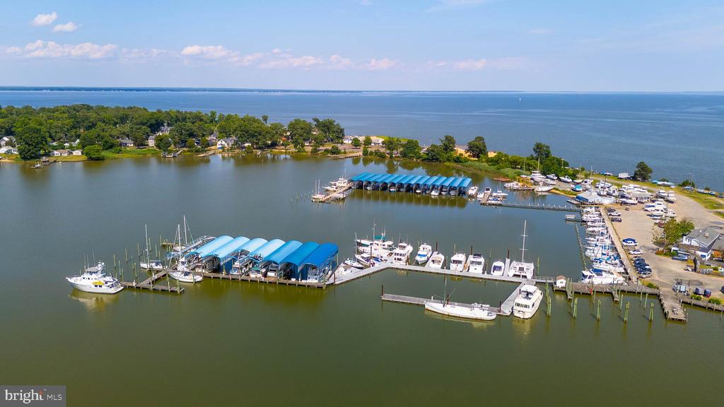 121 LAKEVIEW DRIVE