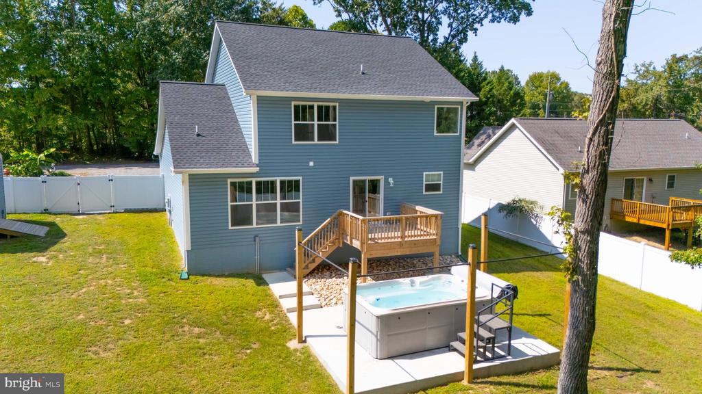 121 LAKEVIEW DRIVE