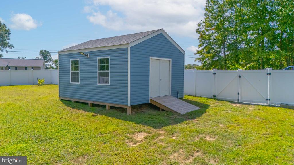 121 LAKEVIEW DRIVE