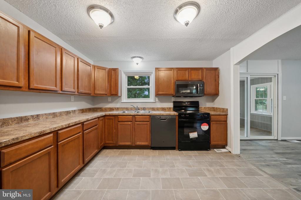 232 CHRYSTAL ROAD
