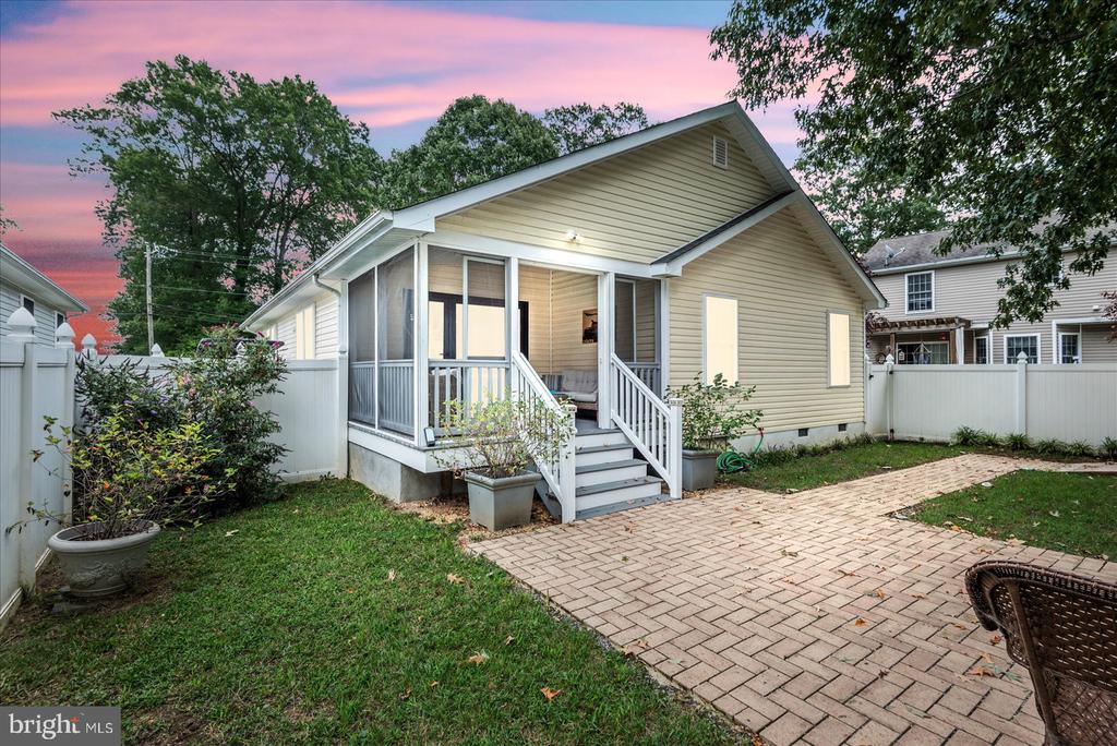 1004 MIDDLETON