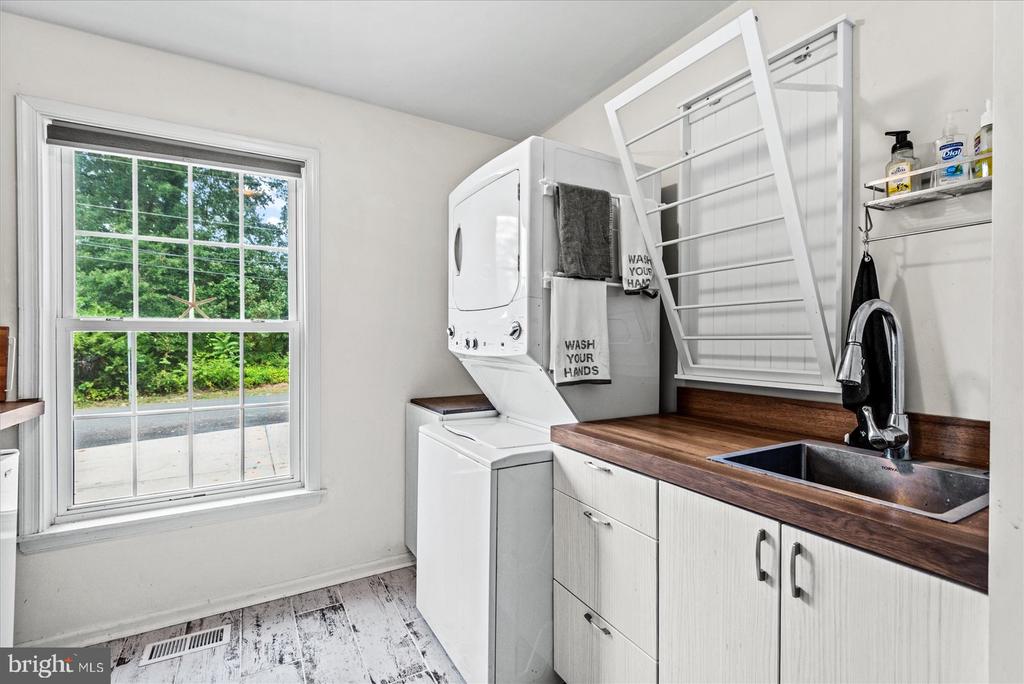 1004 MIDDLETON