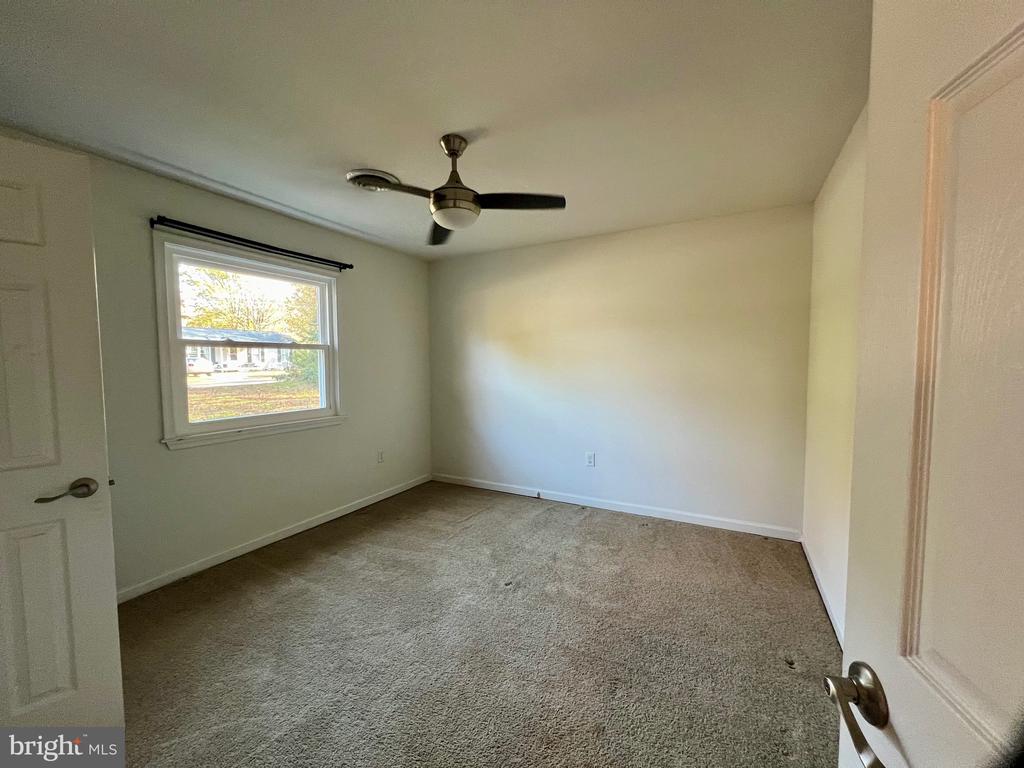 141 MEADOWVIEW LANE