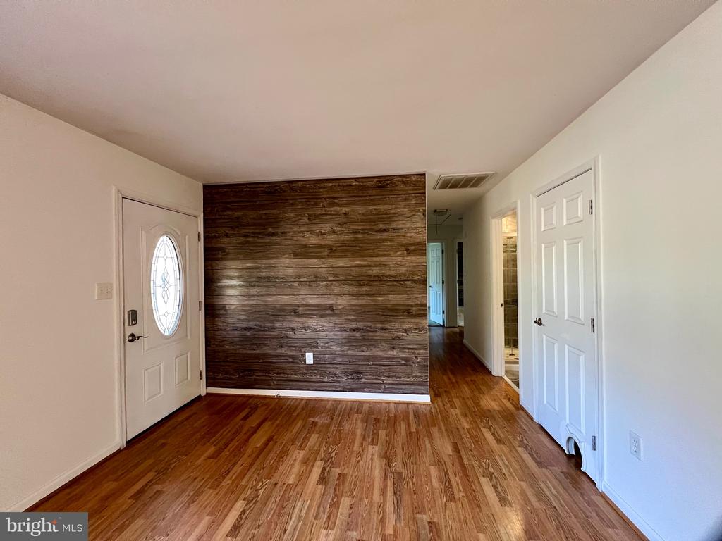 141 MEADOWVIEW LANE