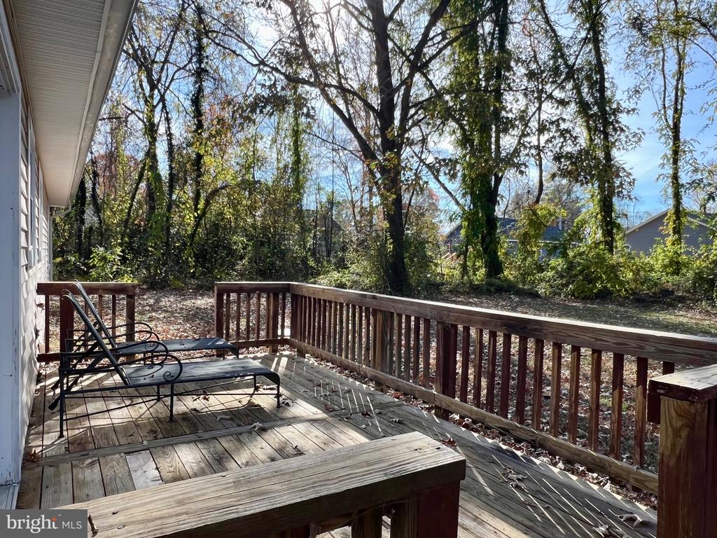 141 MEADOWVIEW LANE