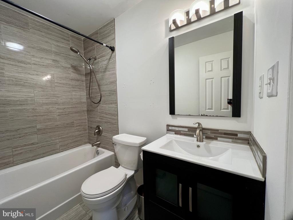141 MEADOWVIEW LANE