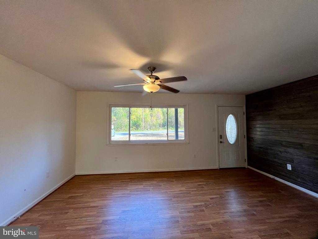 141 MEADOWVIEW LANE