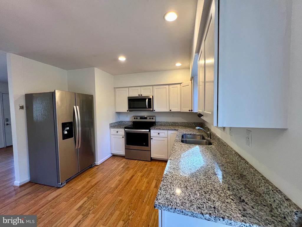 141 MEADOWVIEW LANE