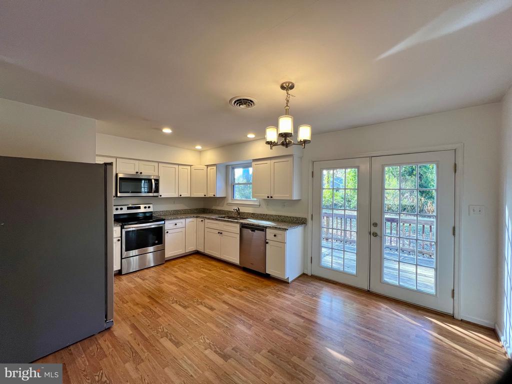 141 MEADOWVIEW LANE