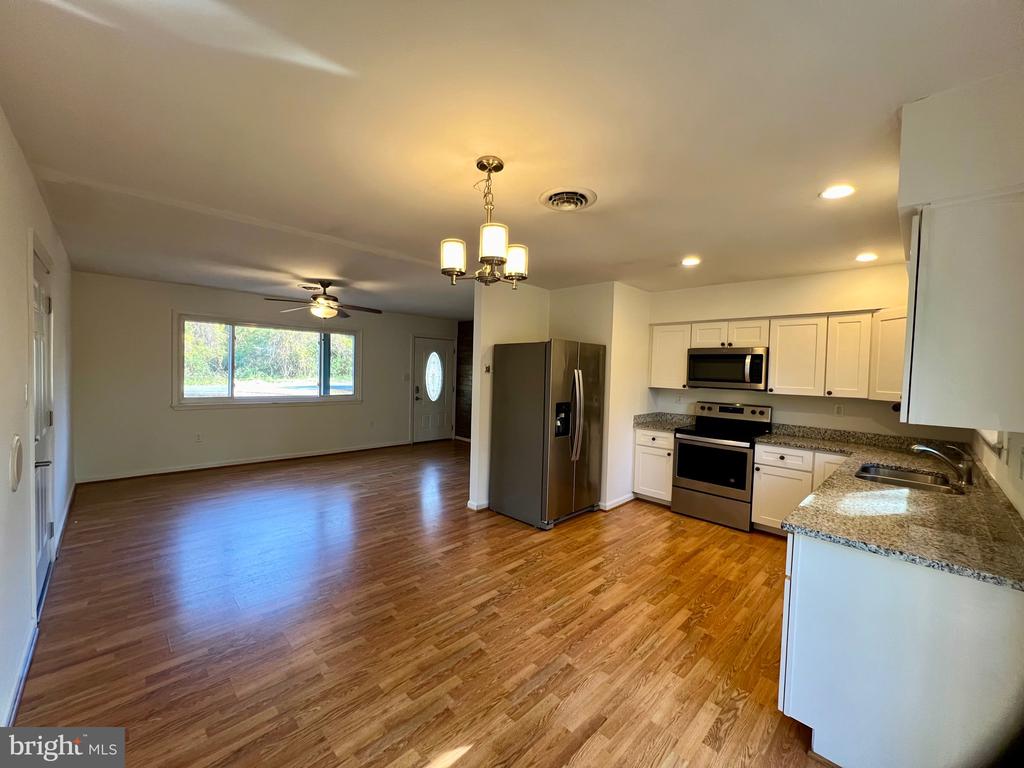 141 MEADOWVIEW LANE