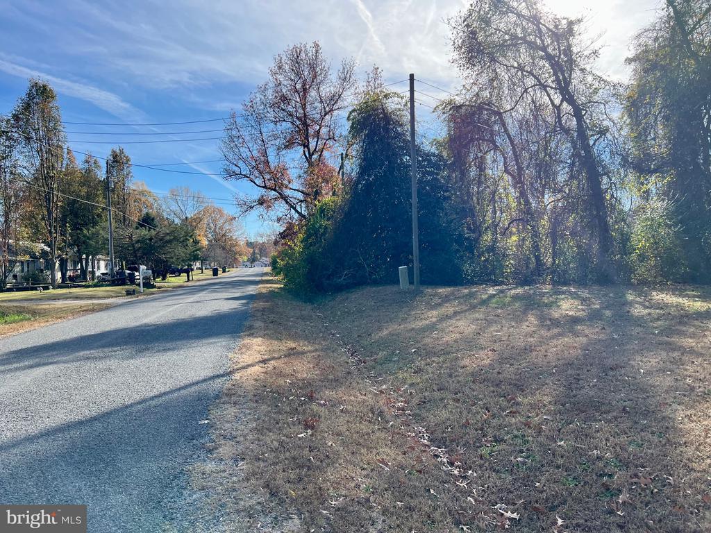 141 MEADOWVIEW LANE