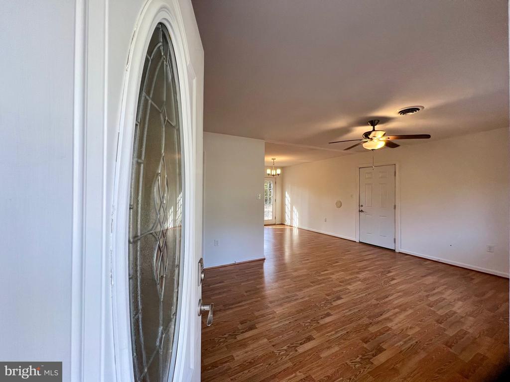 141 MEADOWVIEW LANE