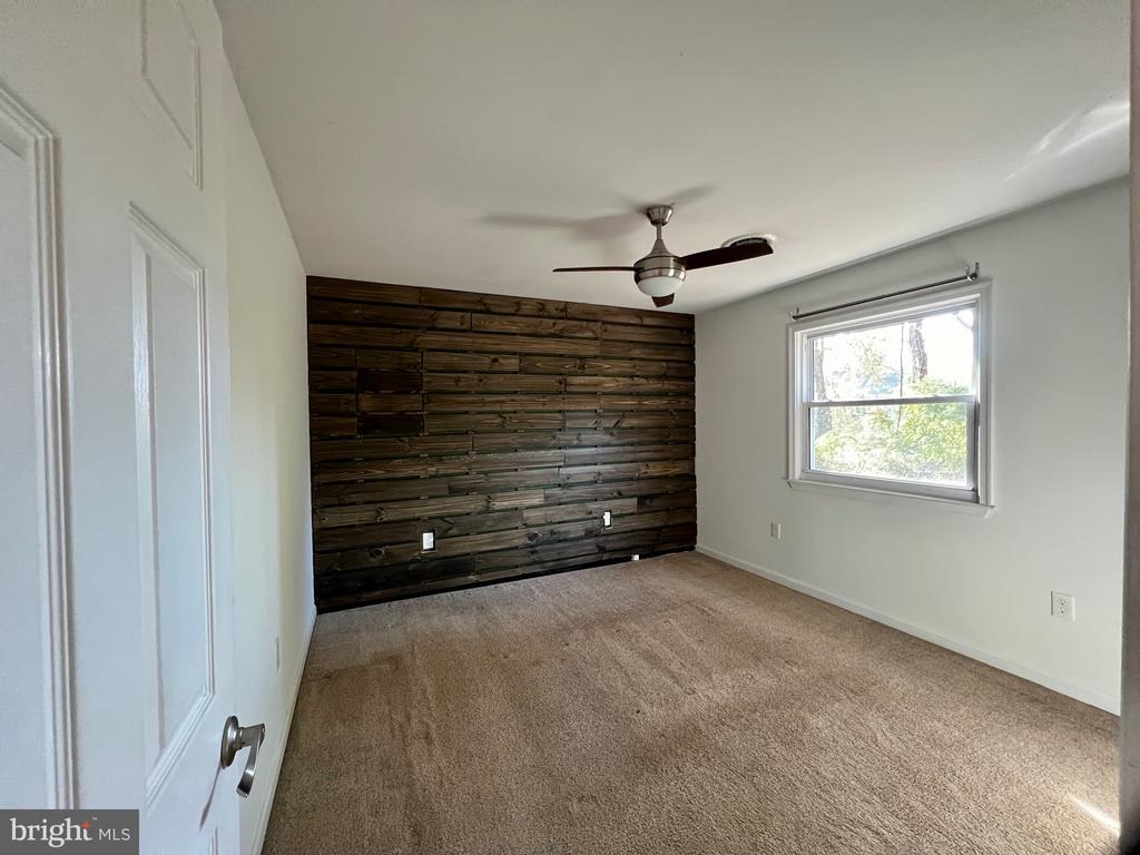 141 MEADOWVIEW LANE