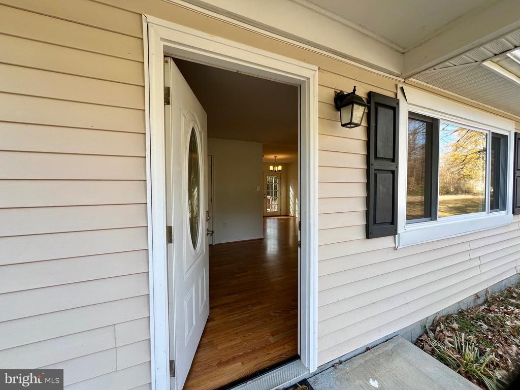 141 MEADOWVIEW LANE