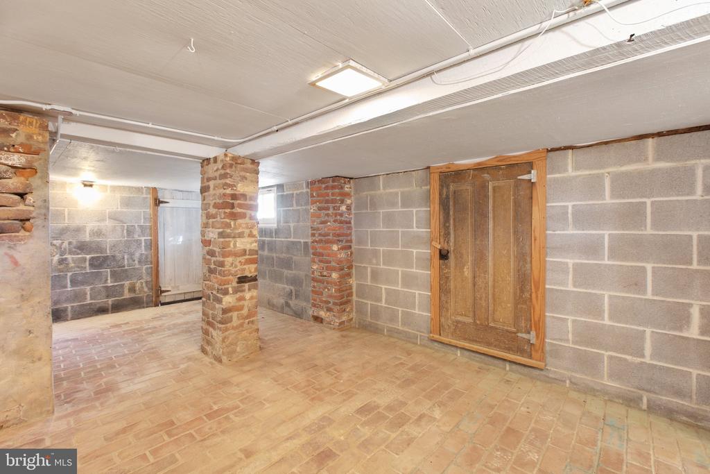236 LEEDSTOWN ROAD