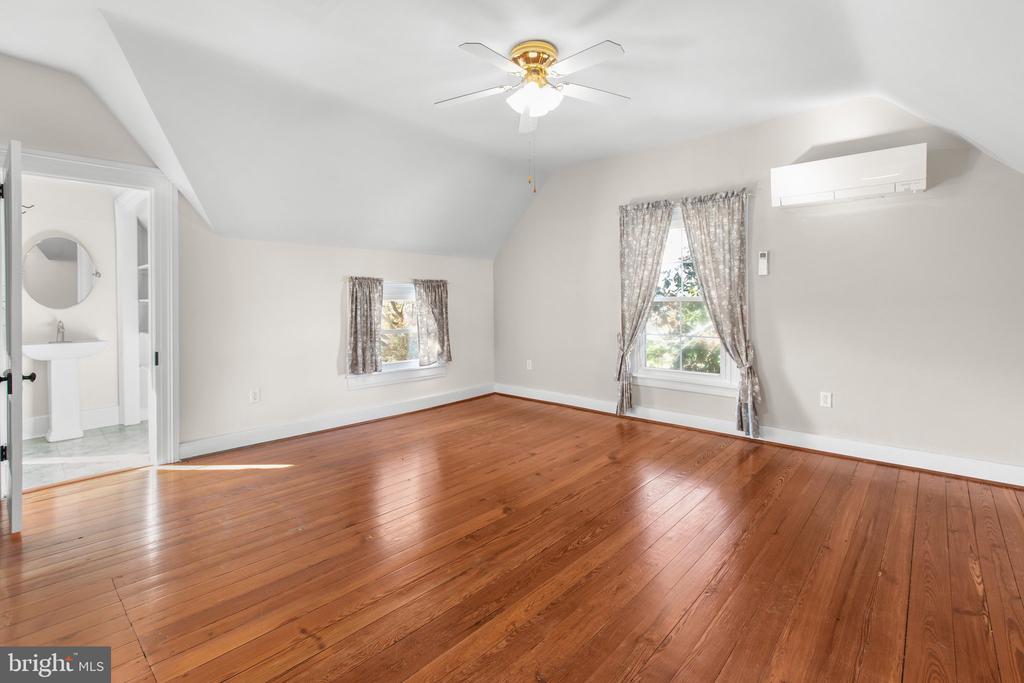 236 LEEDSTOWN ROAD