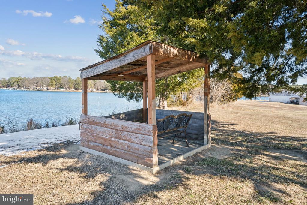 1319 WHITE POINT ROAD
