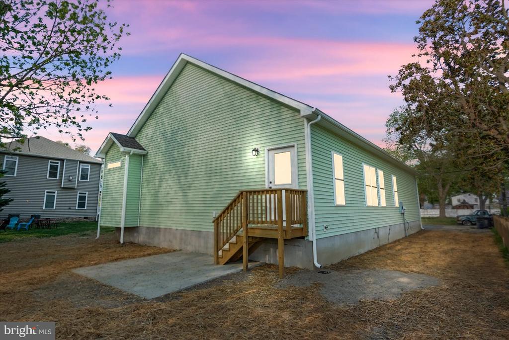 617 BANCROFT AVE
