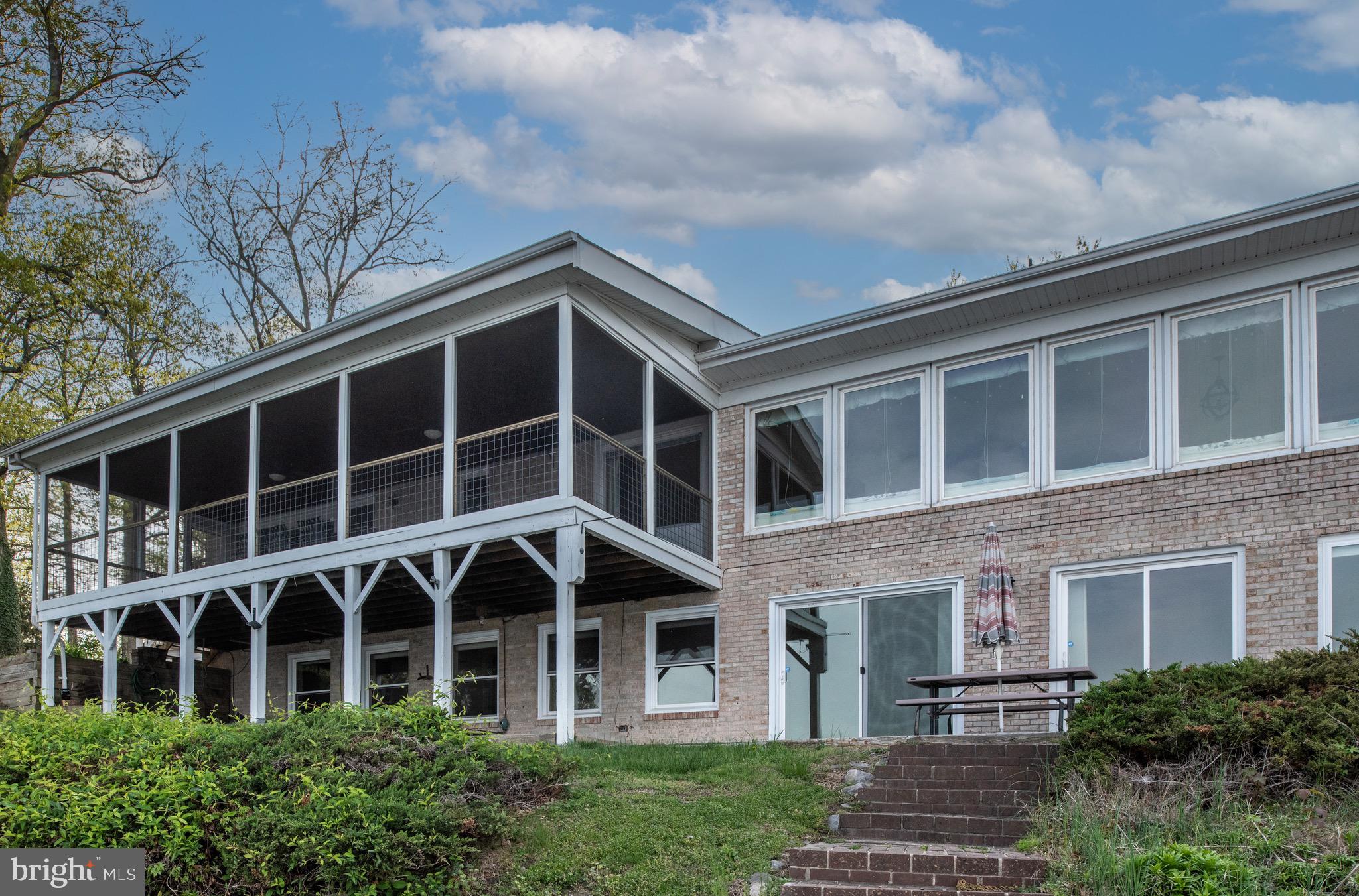 36 WATERVIEW POINT