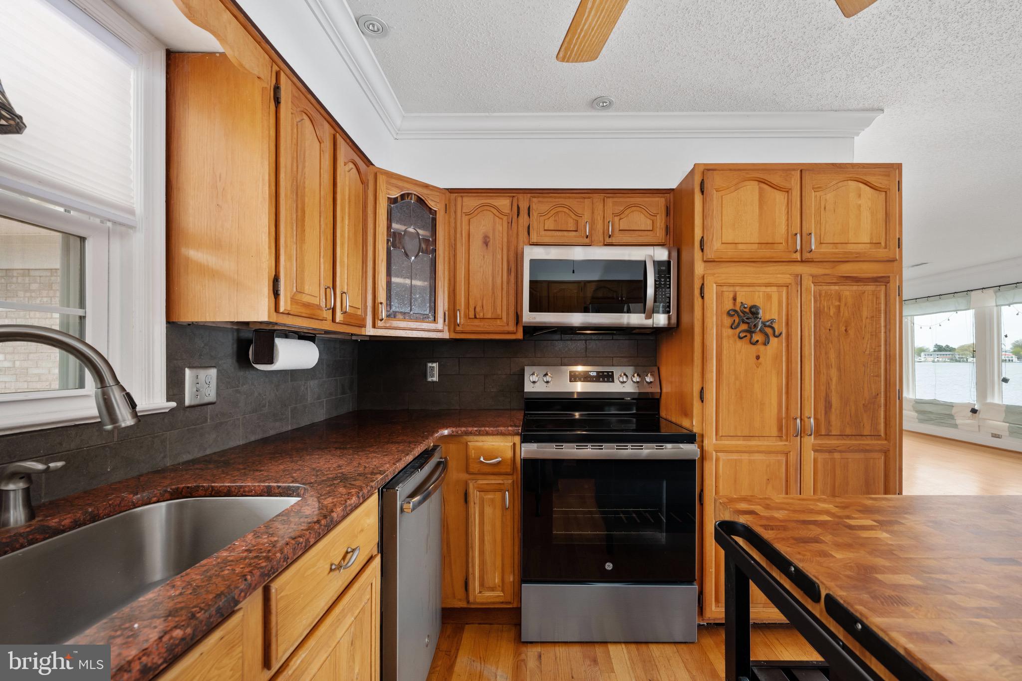 36 WATERVIEW POINT