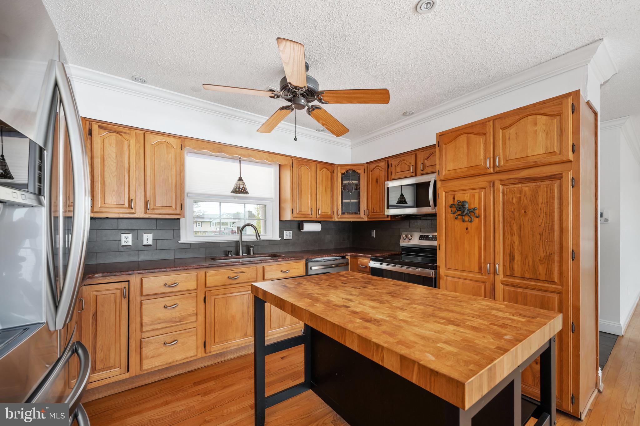 36 WATERVIEW POINT