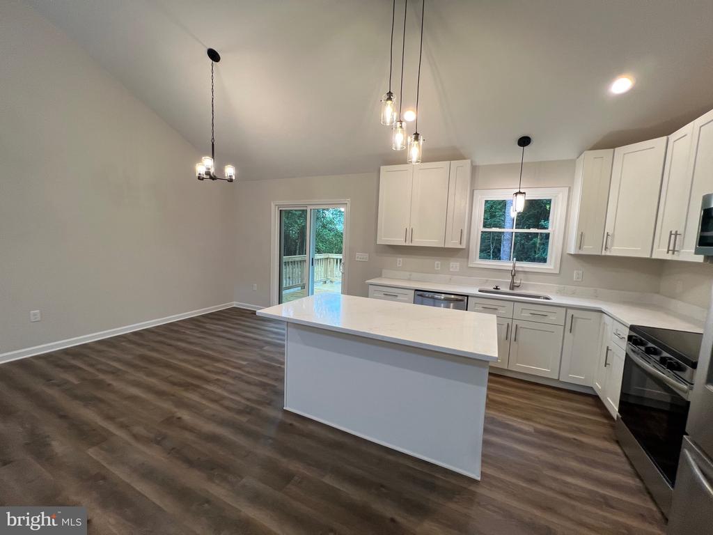 605 SHOREWOOD DRIVE