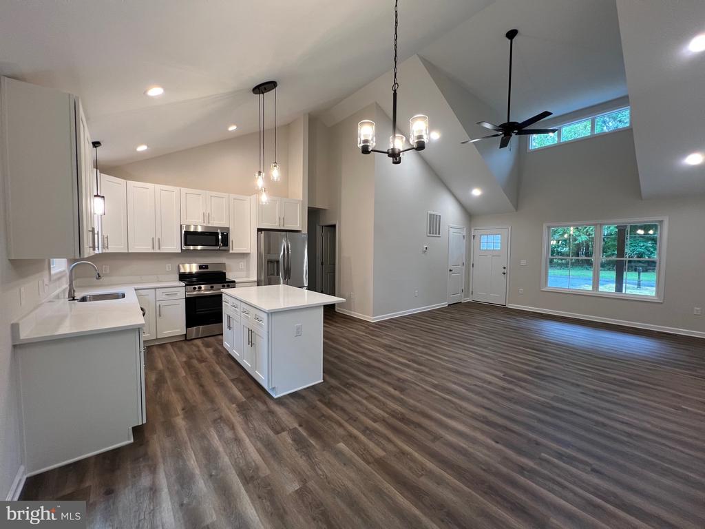 605 SHOREWOOD DRIVE