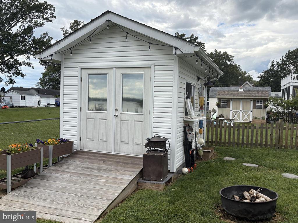 527 MONROE BAY AVENUE