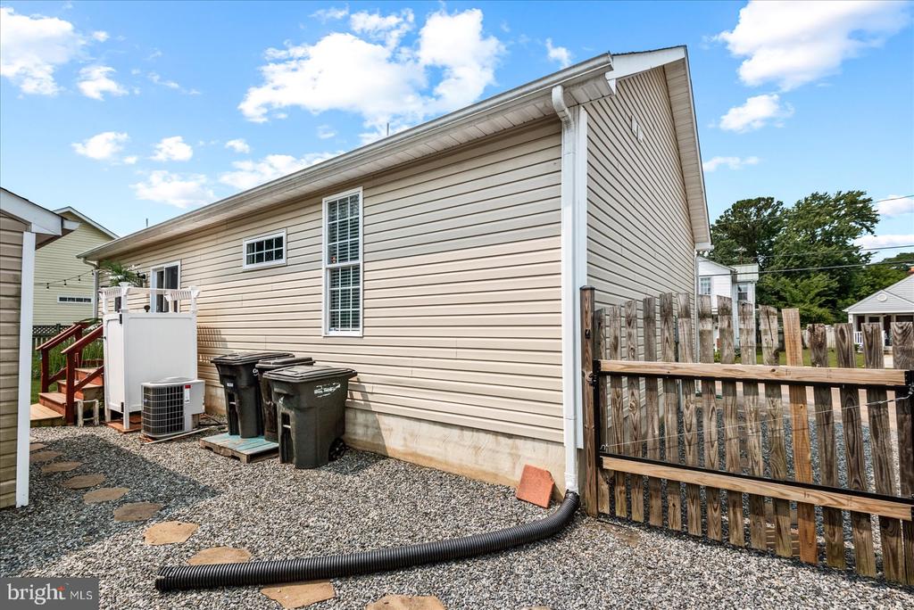 24 BANCROFT AVE.